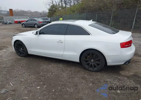 2011 Audi A5 2.0T Premium из США, поврежденный, VIN WAULFAFR5BA083930